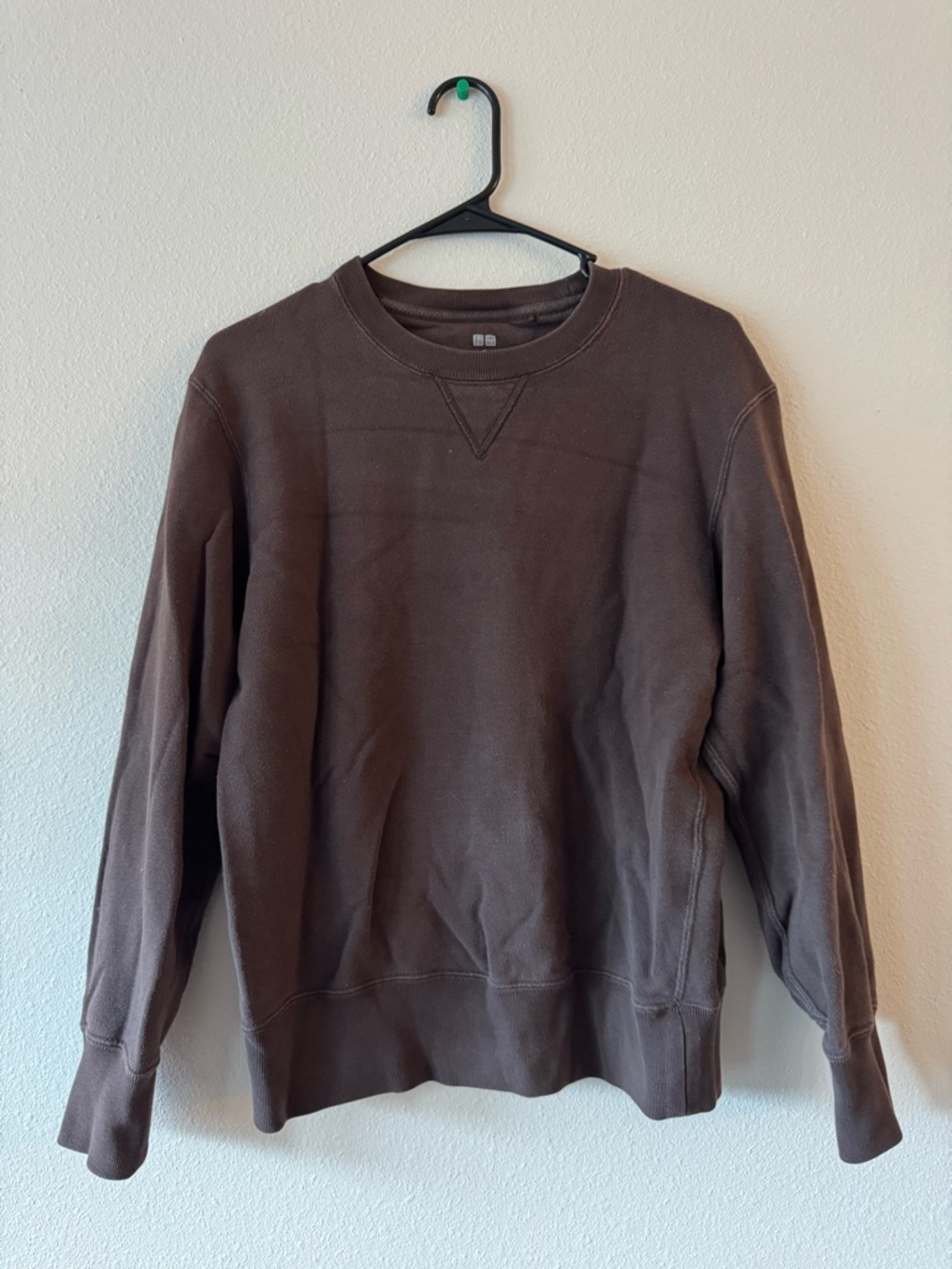 Uniqlo Men's Brown Crewneck Sweatshirt - Chocolate Brown